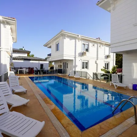 Tatil Evi Sakin Bir Muhit, Merkeze Yakın Tatil Köyü, Vılla *