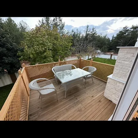 Sakin Bir Muhit, Merkeze Yakın Tatil Köyü, Vılla Tatil Evi