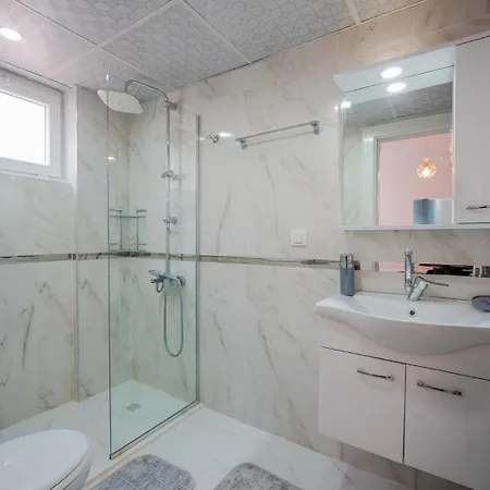 Sakin Bir Muhit, Merkeze Yakın Tatil Köyü, Vılla Döşemealtı