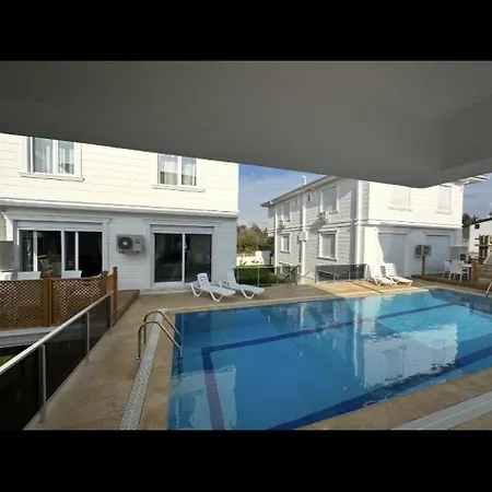 Sakin Bir Muhit, Merkeze Yakın Tatil Köyü, Vılla *