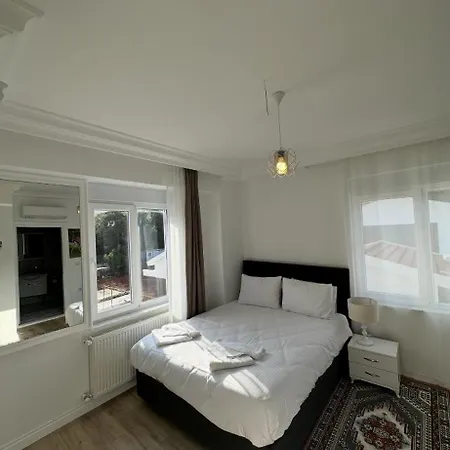 Sakin Bir Muhit, Merkeze Yakın Tatil Köyü, Vılla Tatil Evi